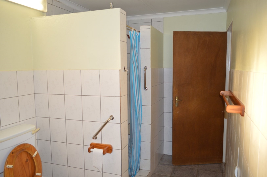 To Let 2 Bedroom Property for Rent in Songloed North West